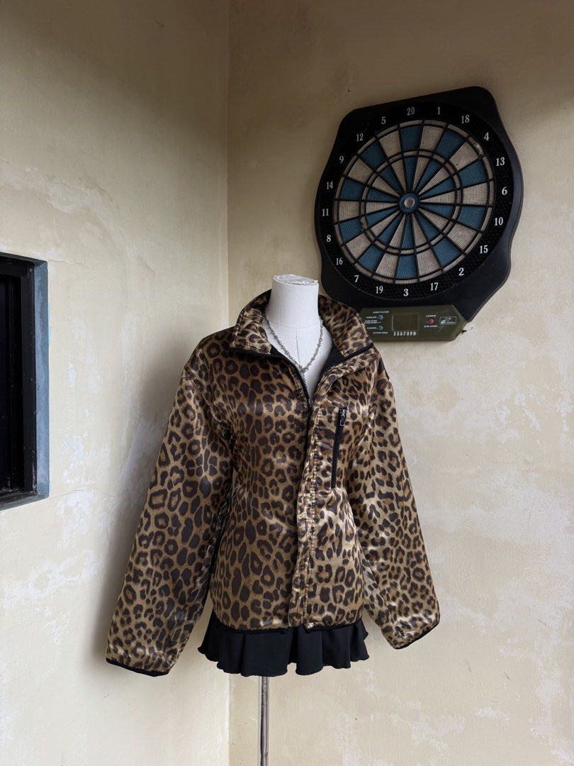 y2k vintage leopard print zip-up jacket (Category: Coats, Jackets and Outerwear) located in Nabua. Submitted by kimscloset0 (Listing ID 1452988060, Image 1). Description: bust/waist: 46 length: 24.