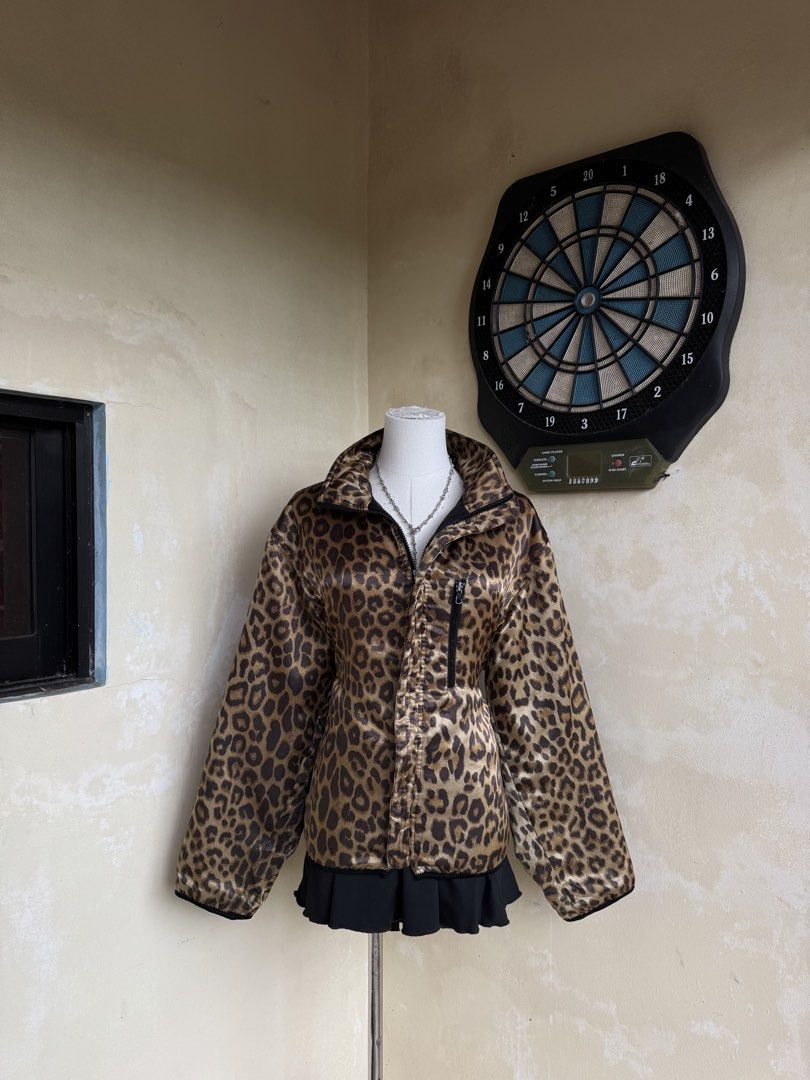 y2k vintage leopard print zip-up jacket (Category: Coats, Jackets and Outerwear) located in Nabua. Submitted by kimscloset0 (Listing ID 1452988060, Image 2). Description: bust/waist: 46 length: 24.