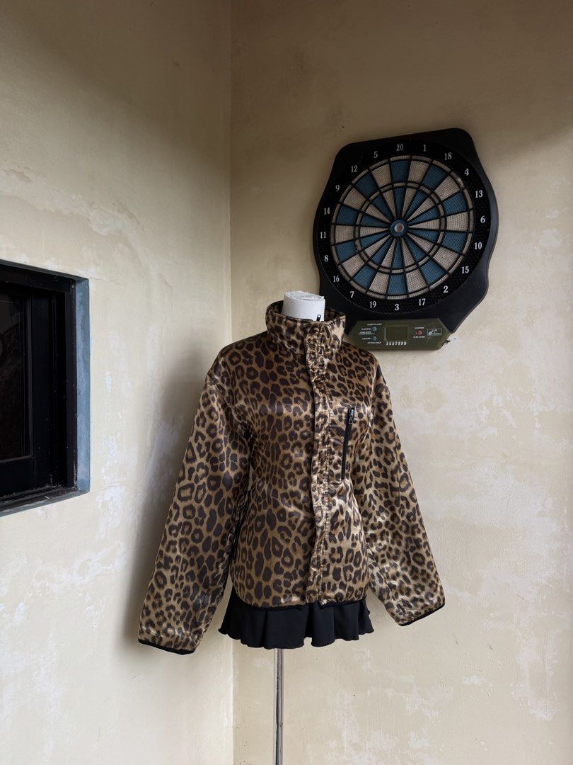 y2k vintage leopard print zip-up jacket (Category: Coats, Jackets and Outerwear) located in Nabua. Submitted by kimscloset0 (Listing ID 1452988060, Image 3). Description: bust/waist: 46 length: 24.