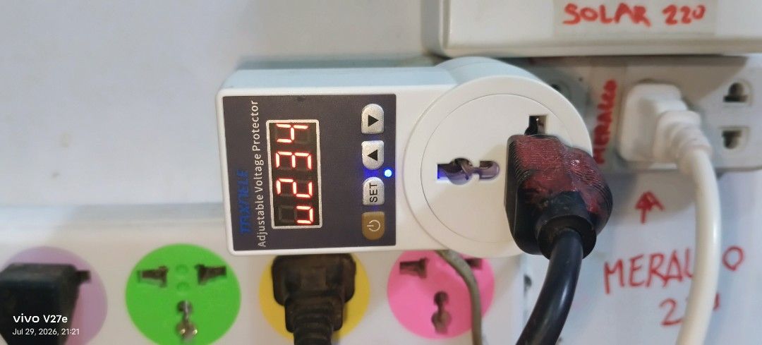 YAXIEL Adjustable Voltage Protector Appliance Surge ProtectorWith Digital Display (Category: Electrical, Adaptors & Sockets) located in Carmona. Submitted by mickelrein (Listing ID 1452891829, Image 1). Description: - Protects appliances from voltage fluctuations - Easy plug-and-play setup - Digital display shows real-time voltage - Universal socket accommodates various plug types - Compact and space-saving design - Ideal for sensitive electronic