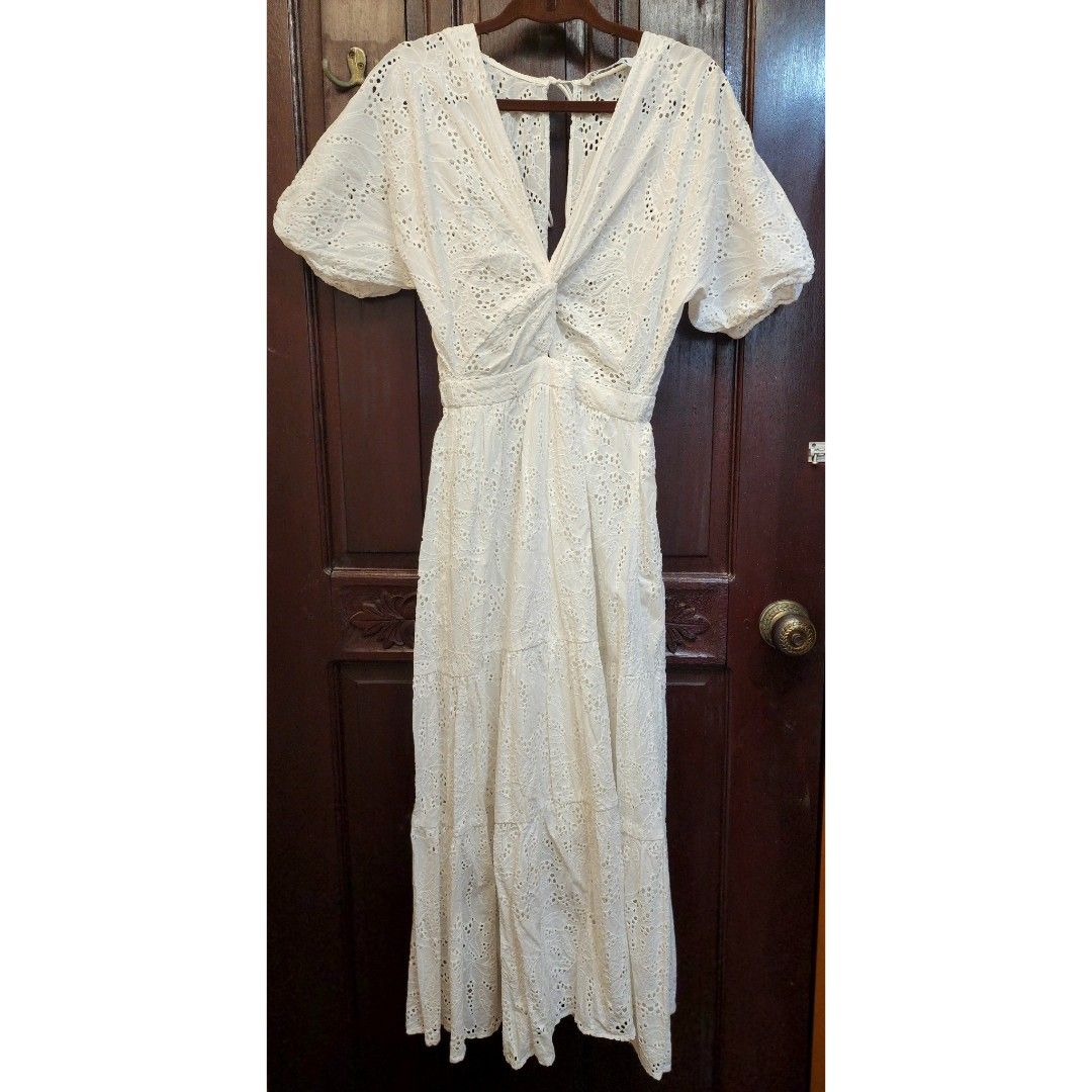 Zara White Midi Dress (Category: Dresses) located in Mandaluyong City. Submitted by aaa25 (Listing ID 1453020026, Image 2). Description: Brand: Zara Brand new - never worn Bought this at around 4999php. Size: M.