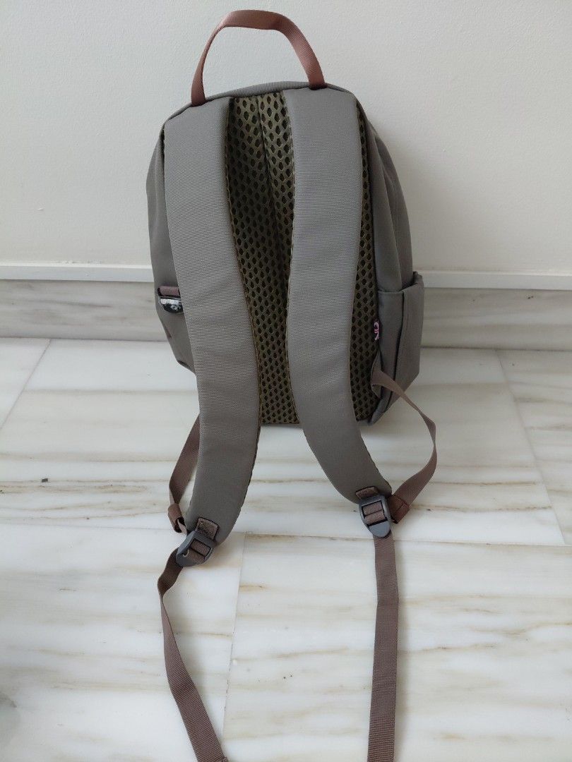 Zero Cabin backpack (Category: Backpacks) located in Singapore. Submitted by gemcap572 (Listing ID 1452894282, Image 2). Description: .