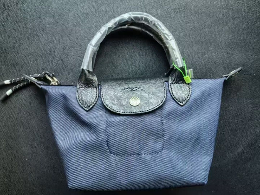 100% authentic Longchamp Le Pliage Energy Bag （分類：手袋及銀包）位於 Hong Kong。 由 kkdarsue 提交（商品編號 1447650311，圖片 1）。簡介： Brand-new authentic come with packaging。