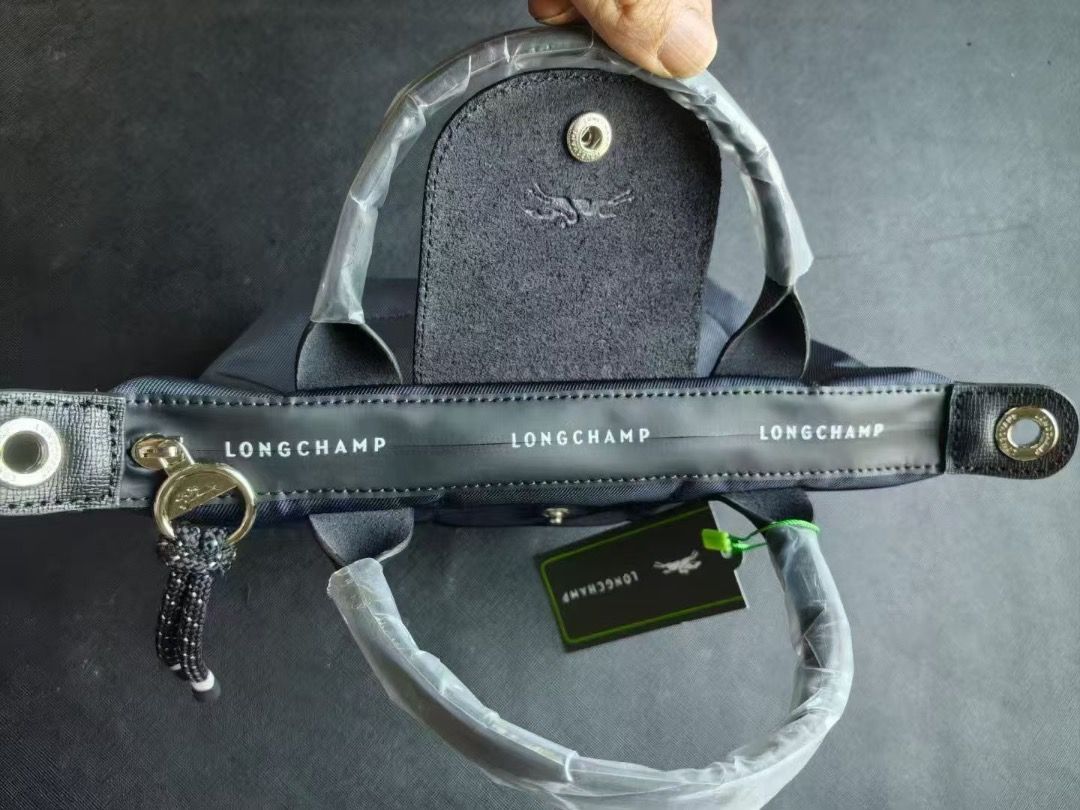 100% authentic Longchamp Le Pliage Energy Bag （分類：手袋及銀包）位於 Hong Kong。 由 kkdarsue 提交（商品編號 1447650311，圖片 3）。簡介： Brand-new authentic come with packaging。