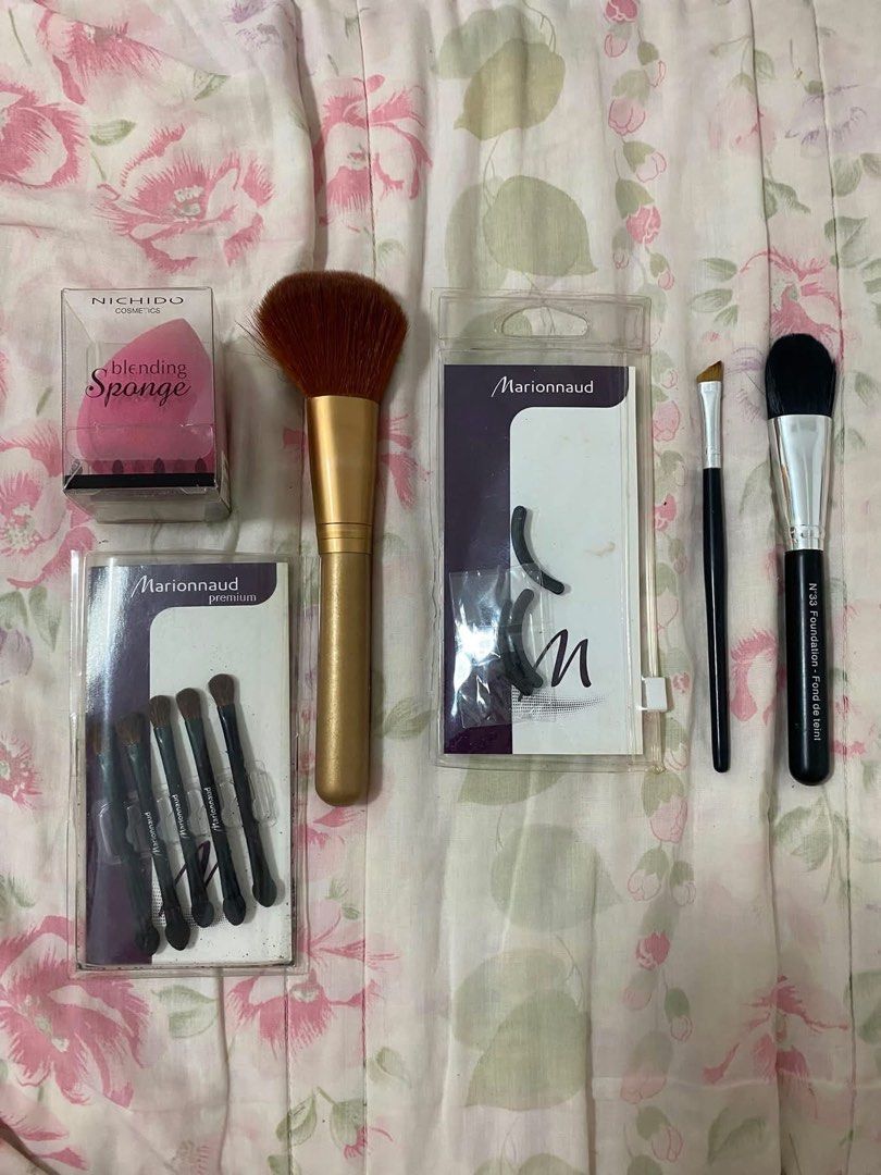 10 pcs branded makeup brushes & sponge (Category: Makeup) located in Dasmarinas. Submitted by denisehauls (Listing ID 1447568169, Image 1). Description: .