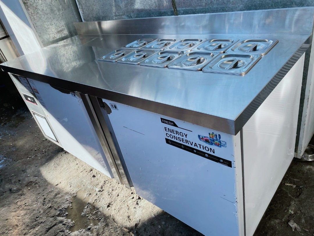180cm salad undercounter chiller inverter (Category: Refrigerators and Freezers) located in Manila. Submitted by manaloreia83978 (Listing ID 1447584142, Image 1). Description: salad undercounter chiller second hand good condition ready to used test to sawa for pick up only... open for viewing anytime.