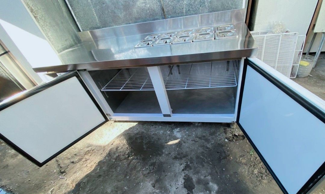 180cm salad undercounter chiller inverter (Category: Refrigerators and Freezers) located in Manila. Submitted by manaloreia83978 (Listing ID 1447584142, Image 2). Description: salad undercounter chiller second hand good condition ready to used test to sawa for pick up only... open for viewing anytime.