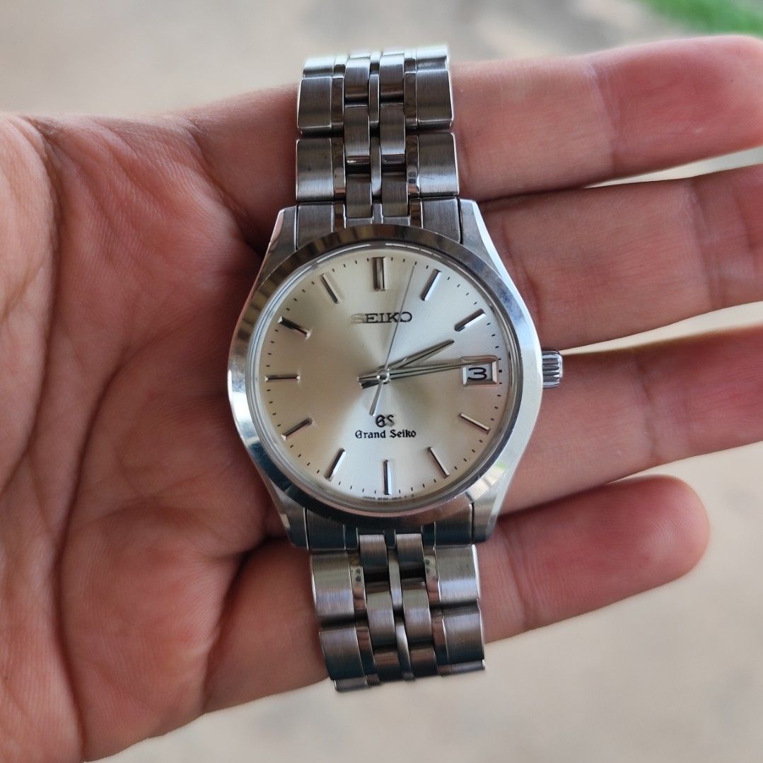1996 Grand Seiko Cream Champagne Dial (9F82-0A10) HAQ– Original Box & Full Bracelet (Category: Watches) located in Seri Kembangan. Submitted by unsealedklab (Listing ID 1447470583, Image 1). Description: Selling a superb vintage Grand Seiko Heritage Edition from late 1996. This watch is a masterclass in subtle perfection, powered by the legendary 9F82 high-accuracy quartz movement. The dial is a beautiful sunray champagne/silver that plays with t