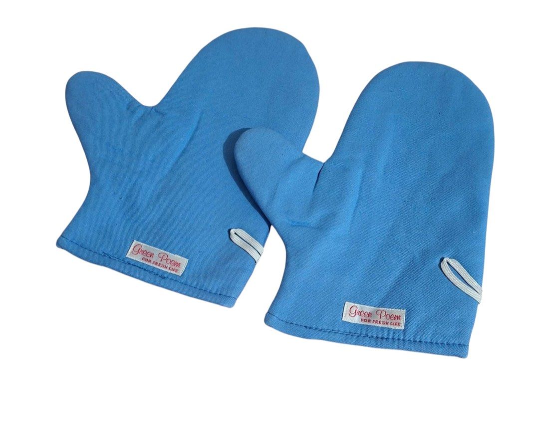 1 Pair Pot Holder Set (Category: Bakeware) located in Manila. Submitted by rarefindsgallery (Listing ID 1447552272, Image 1). Description: Regular size Length: 8.7” Cotton Color: blue Made in Japan 🇯🇵 .