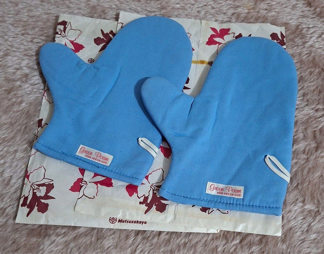1 Pair Pot Holder Set (Category: Bakeware) located in Manila. Submitted by rarefindsgallery (Listing ID 1447552272, Image 2). Description: Regular size Length: 8.7” Cotton Color: blue Made in Japan 🇯🇵 .