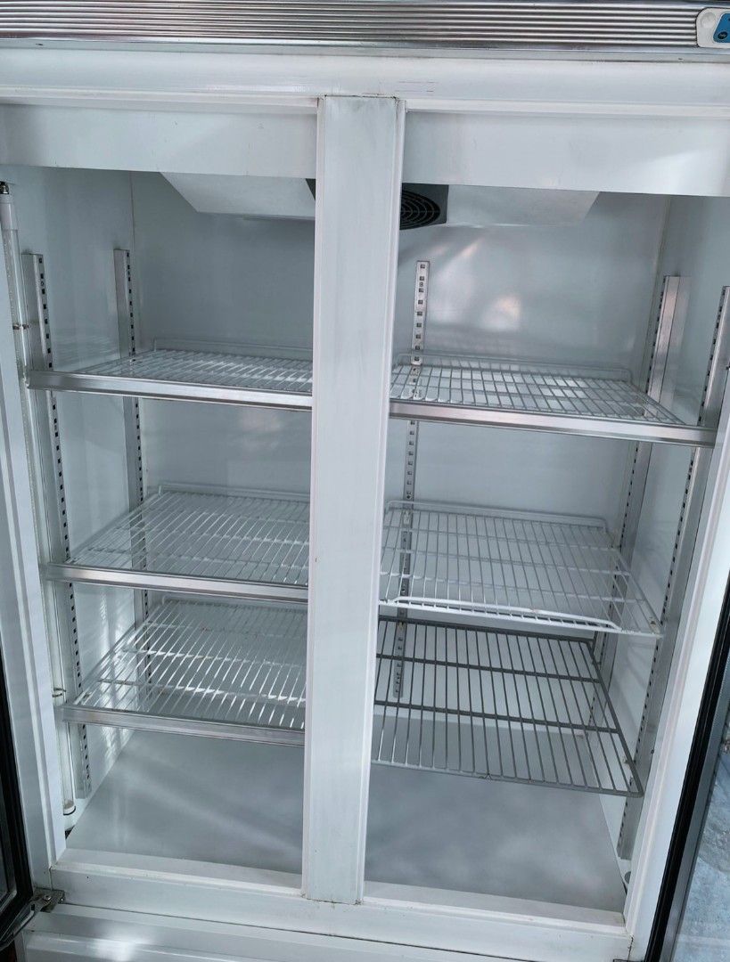2 door glass chiller (Category: Refrigerators and Freezers) located in Manila. Submitted by manaloreia83978 (Listing ID 1447587293, Image 2). Description: 2 door glass chiller second hand good condition ready to used test to sawa for pick up only... open for viewing anytime.