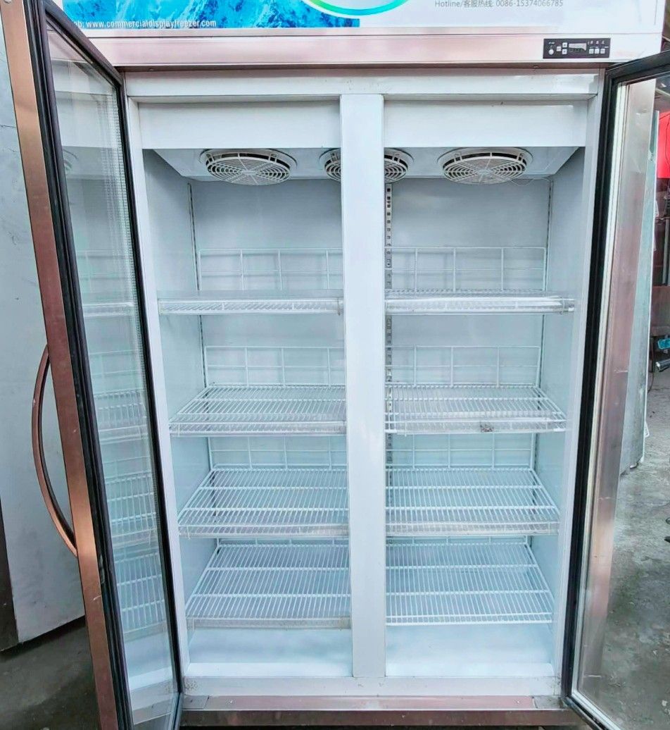 2 door glass freezer (Category: Refrigerators and Freezers) located in Manila. Submitted by manaloreia83978 (Listing ID 1447585285, Image 2). Description: 2 door glass freezer second hand good condition ready to used test to sawa for pick up only... open for viewing anytime.