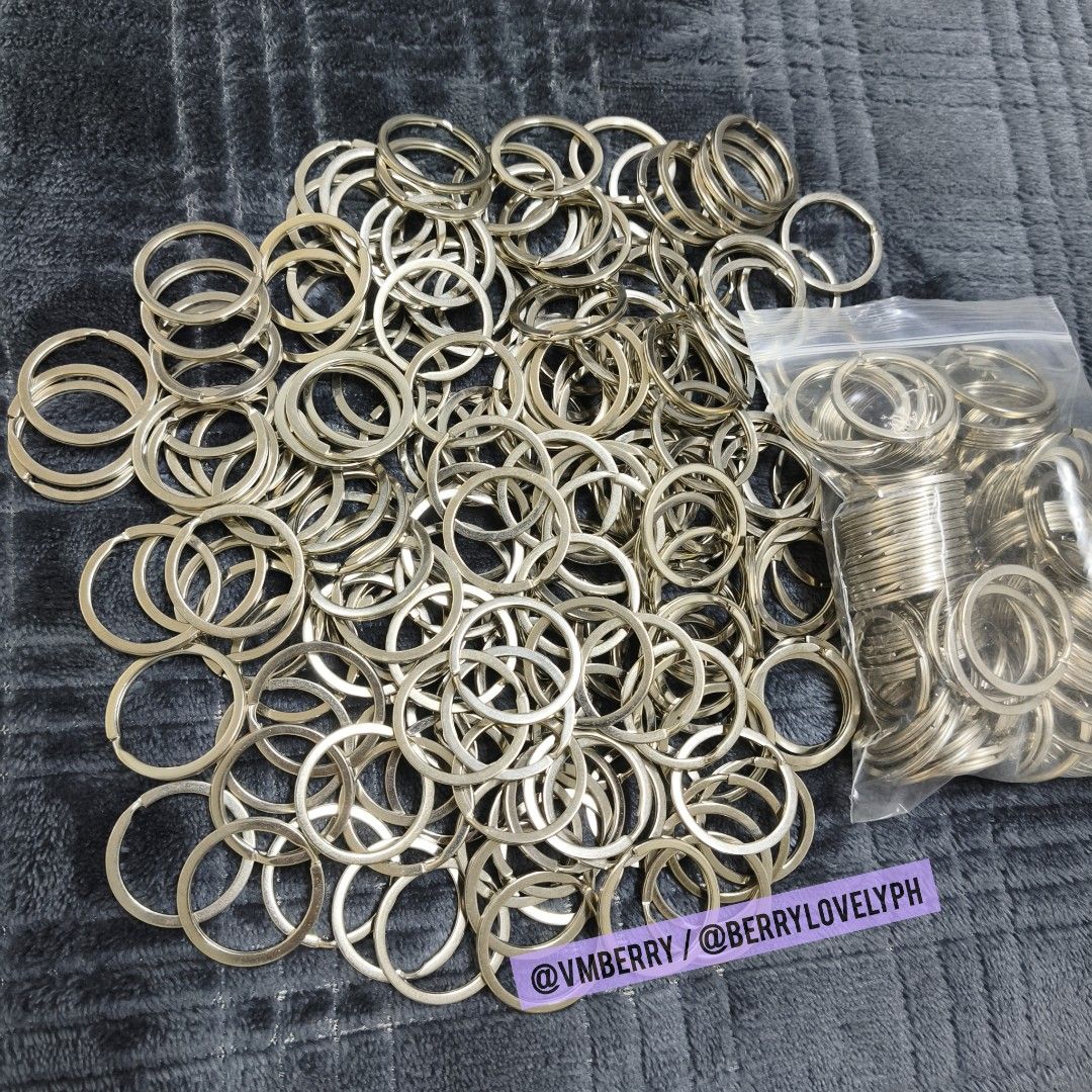 32mm Silver Keychain Rings (100pcs) for Crafts and DIY Projects (Category: Luxury Accessories) located in Quezon City. Submitted by vmberry (Listing ID 1447627527, Image 2). Description: Split Type Keychain Rings for Craft and DIY - price: 100php for 100pcs / 400php for 500pcs - split ring, silver, diameter: approx. 32mm, for size reference pls see 3rd pic - also available: Keychain ring with swivel connector, pls see my other listing ^^ MOP(payo
