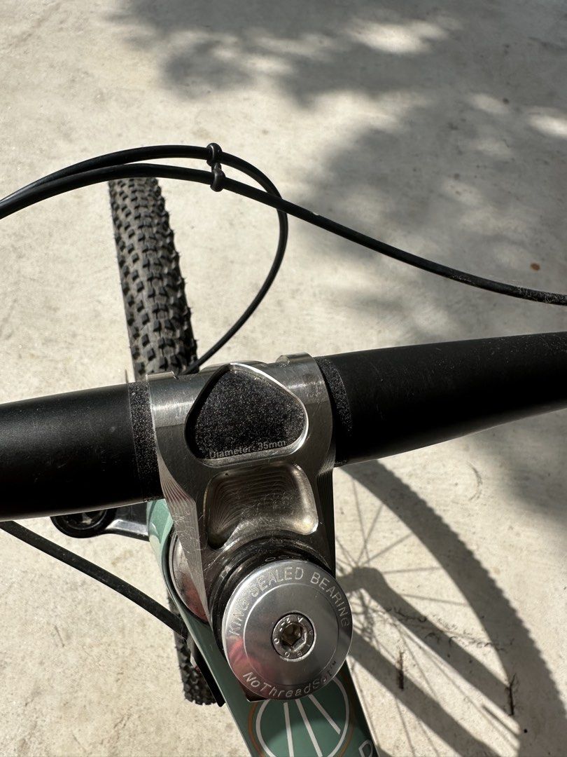 5dev titanium stem (Category: Parts & Accessories) located in Singapore. Submitted by l0ngbeach (Listing ID 1447491950, Image 2). Description: Oversized Dia Light used.