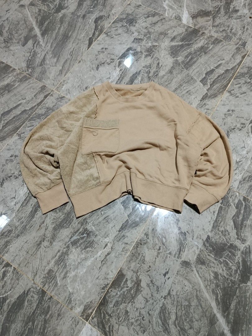 adidas Beige Sweatshirt with Pockets (Category: Activewear) located in Prosperidad. Submitted by basicdept07 (Listing ID 1447449487, Image 1). Description: adidas Beige Sweatshirt with Pockets Excellent condition 23 width/21.5 length Cut neck tag Need wash 📥.