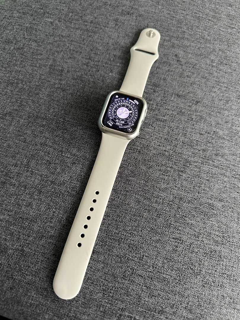 Apple Watch SE 3rd Gen 40mm Aluminum Case Silver (Category: Wearables & Smart Watches) located in Makati City. Submitted by thedoggonegirl (Listing ID 1447676000, Image 1). Description: Apple Watch SE 3rd Gen 40 mm Starlight Bought this in April 2026. I already upgraded to Apple Watch Ultra. Battery Health is 100%. No scratches, no flaws. In pristine condition. Location: Makati City Can do meet-up or delivery of your choice. .