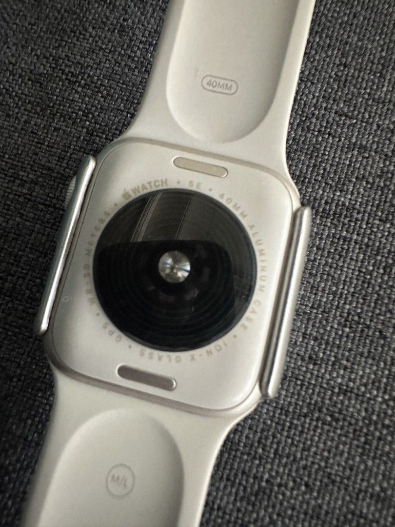Apple Watch SE 3rd Gen 40mm Aluminum Case Silver (Category: Wearables & Smart Watches) located in Makati City. Submitted by thedoggonegirl (Listing ID 1447676000, Image 3). Description: Apple Watch SE 3rd Gen 40 mm Starlight Bought this in April 2026. I already upgraded to Apple Watch Ultra. Battery Health is 100%. No scratches, no flaws. In pristine condition. Location: Makati City Can do meet-up or delivery of your choice. .