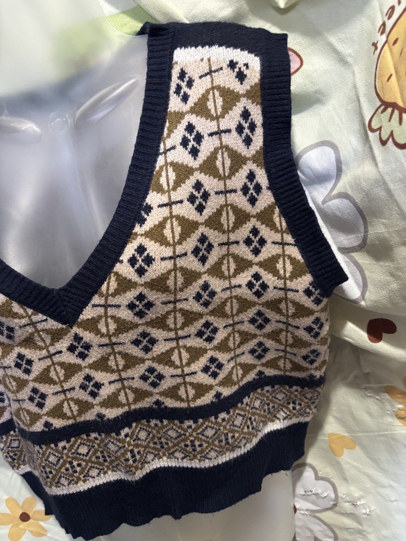 Argyle Knit Vest Sweater (Category: Sleeveless) located in Orani. Submitted by cathsclothing (Listing ID 1447501153, Image 2). Description: Size: Large to XL - Cute argyle knit vest - V-neck design - Navy blue trim - Versatile: layer over a shirt or wear on its own - Adds a preppy vibe to any outfit - Easy to style for casual or dressed-up looks.