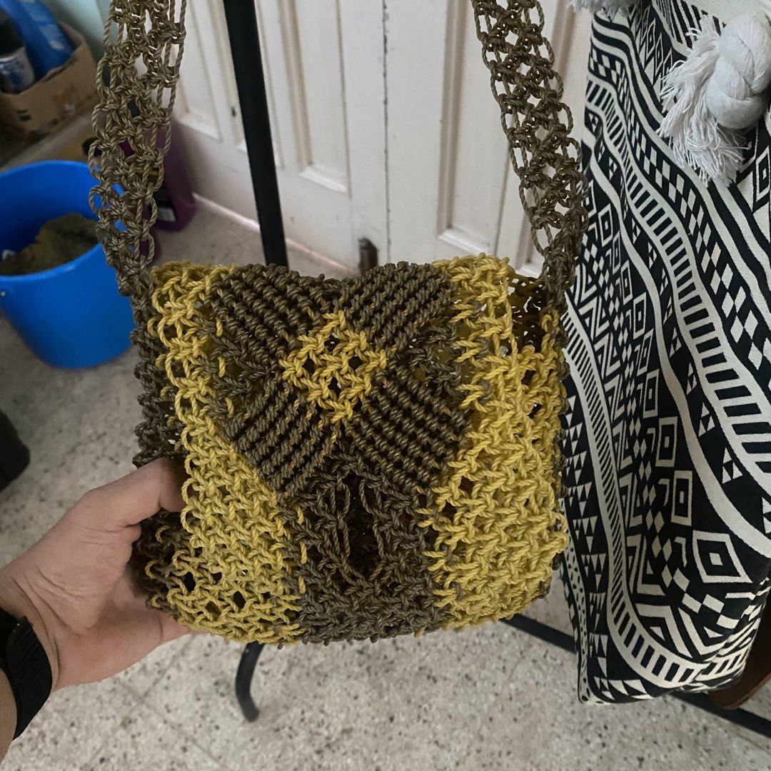 Assorted bags from garage sale (Category: Tote Bags) located in Manila. Submitted by tavorafrancis8096 (Listing ID 1447524734, Image 2). Description: from our garage sale. all items are 150 decluttering. may bawas pa po if u get multiple. malaki baaas if take all provident village marikina.