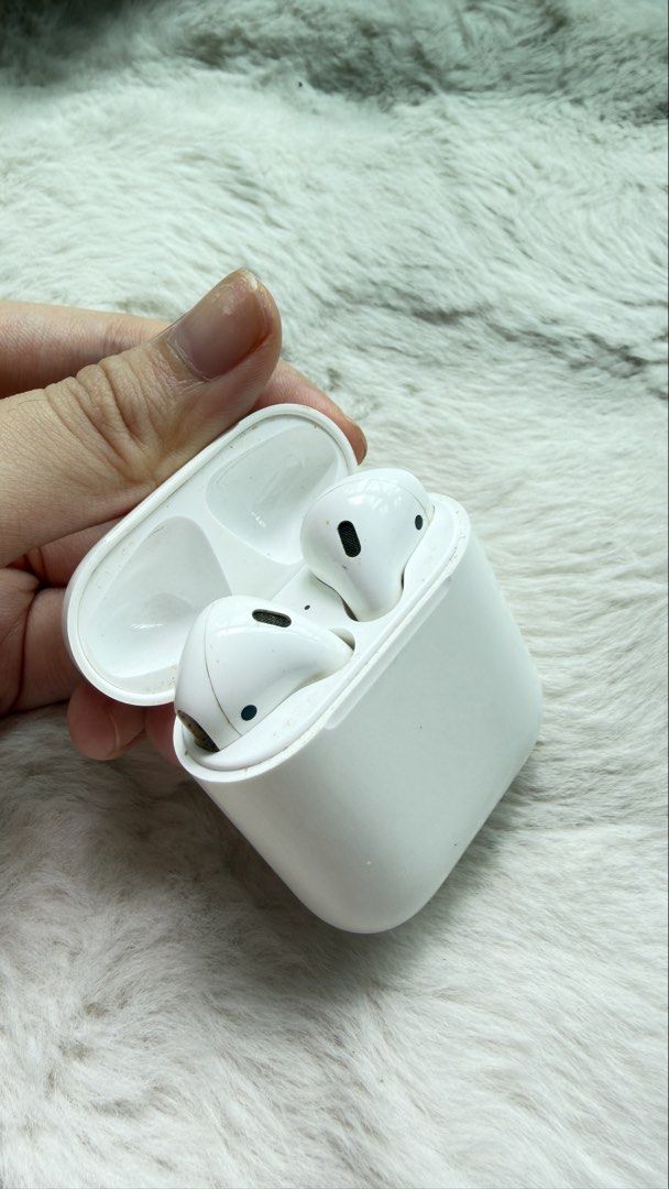 *Authentic* Apple AirPods