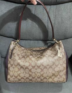 (Category: ) located in . Submitted by luxxechic (Listing ID 1447618004, Image 1). Description: .
