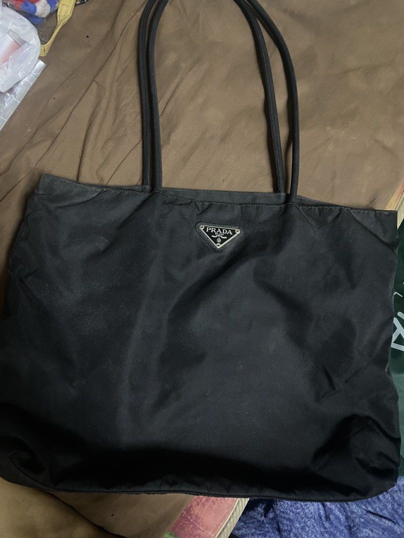Authentic Prada (Category: Bags & Wallets) located in Alor Setar. Submitted by kaklavida90 (Listing ID 1447544035, Image 2). Description: Preloved item.