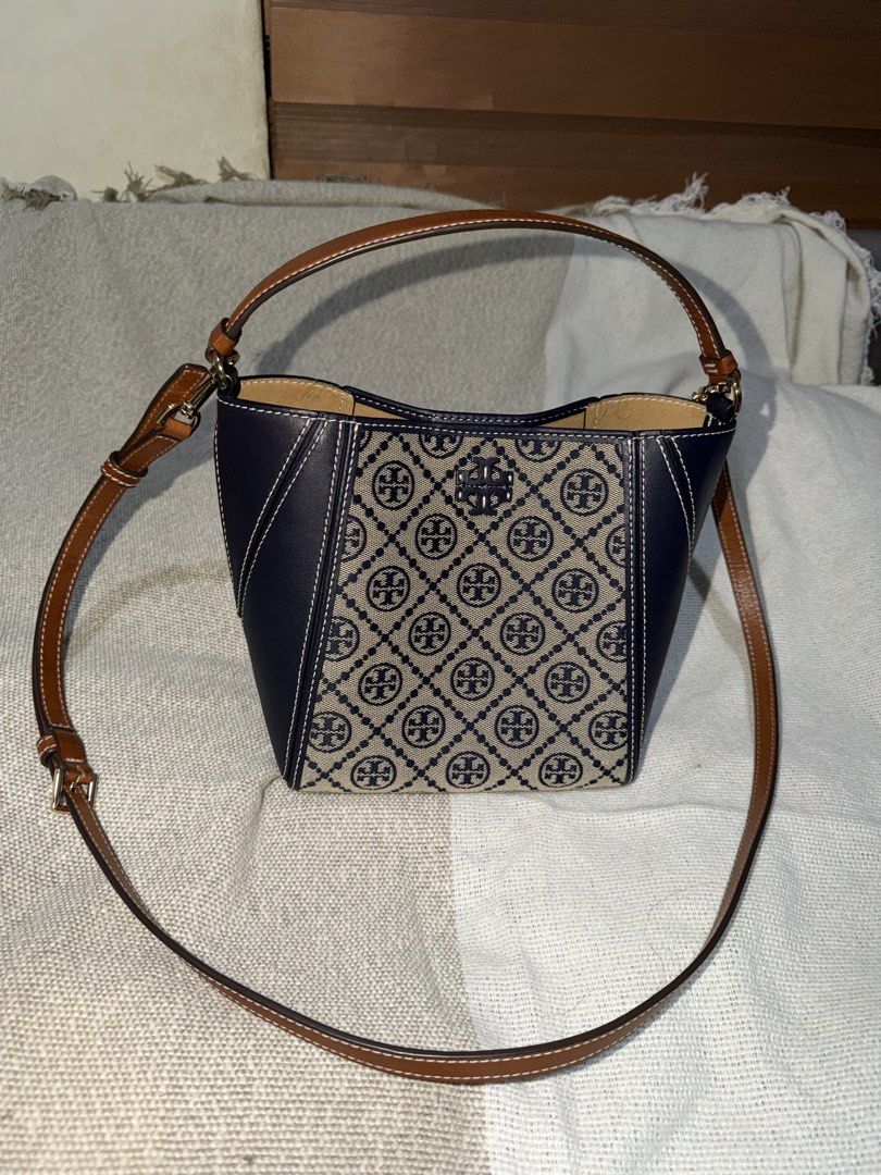 preloved Authentic Tory Burch McGraw Bag (Category: Luxury Bags & Wallets) located in Las Pinas. Submitted by ten_twentwix (Listing ID 1447537738, Image 2). Description: Authentic TORY BURCH McGraw bucket bag (monogram) Inclusions: generic dust bag, TB paper bag **This is a pre-loved item so there are normal signs of use but items are in good condition. Please manage your expectations. Prices indicated are based on several factors primarily the c