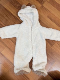 (Category: ) located in . Submitted by wardrobemally (Listing ID 1447511461, Image 1). Description: .