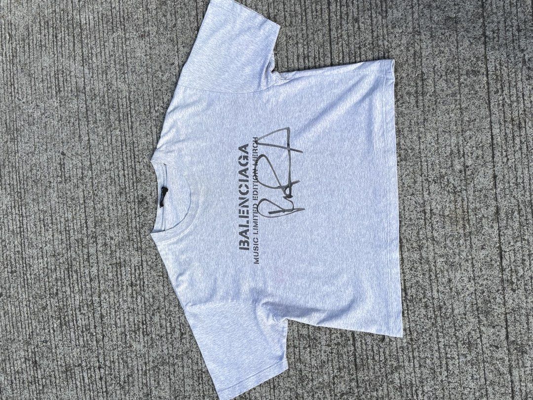 BALENCIAGA RAF SIMMONS SHIRT (Category: Tshirts & Polo Shirts ) located in Bacoor. Submitted by bootsknocker (Listing ID 1447563474, Image 1). Description: BALENCIAGA RAF SIMMONS SIGNED SHIRT Boxy fit 22L 22W slight distress 3000🚫 700✅ .