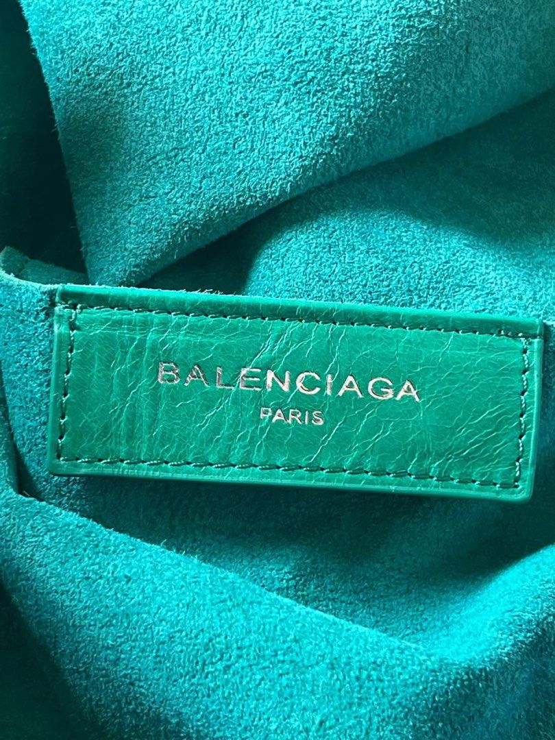 Balenciaga trash bag (Kategori: Tas & Dompet) berada di Depok. Dikirim oleh upiupiup (ID iklan 1447470898, Gambar 3). Deskripsi: Trash bag balenciaga Minus pouch Trift.