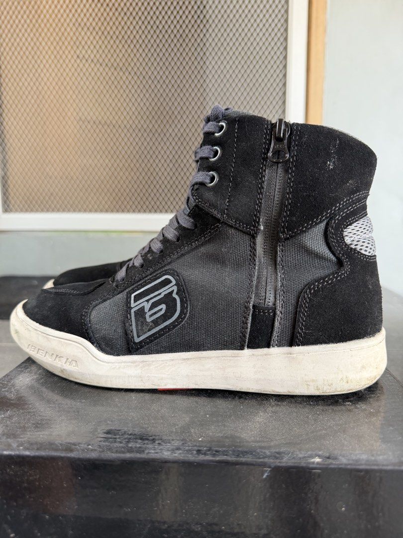 BENKIA Black High-Top Motorcycle Riding Boots (Category: Boots) located in Quezon City. Submitted by hello12321342423 (Listing ID 1447532064, Image 1). Description: - BENKIA black high-top motorcycle boots - Convenient side zipper for easy on and off - Durable construction built for motorcycle riding - Shows minor scuffs on soles and sides - Perfect for your next ride! -Size US6 EU39.