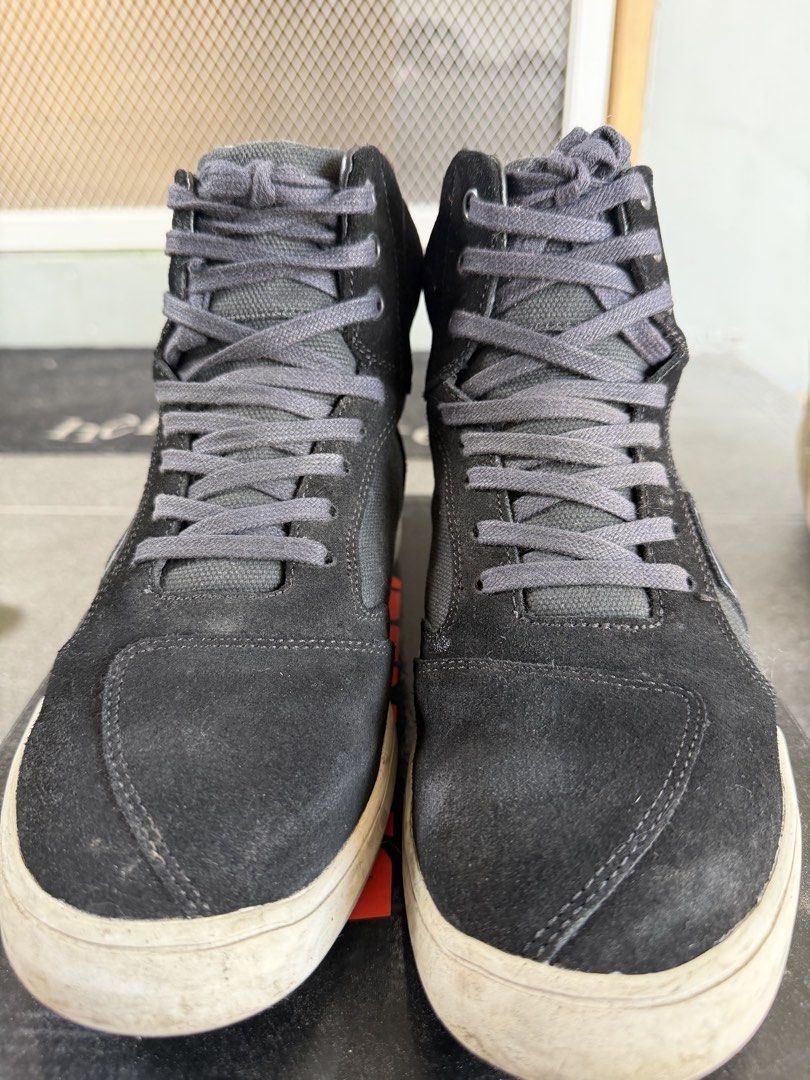 BENKIA Black High-Top Motorcycle Riding Boots (Category: Boots) located in Quezon City. Submitted by hello12321342423 (Listing ID 1447532064, Image 3). Description: - BENKIA black high-top motorcycle boots - Convenient side zipper for easy on and off - Durable construction built for motorcycle riding - Shows minor scuffs on soles and sides - Perfect for your next ride! -Size US6 EU39.