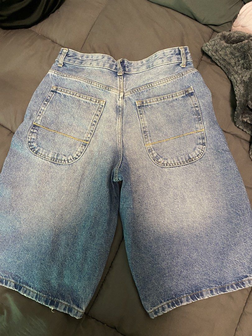 Bershka Men jorts (Category: Shorts) located in San Juan City. Submitted by madiwow (Listing ID 1447645491, Image 2). Description: BOUGHT IT FOR 3k+ selling price 1,800 rarely used.