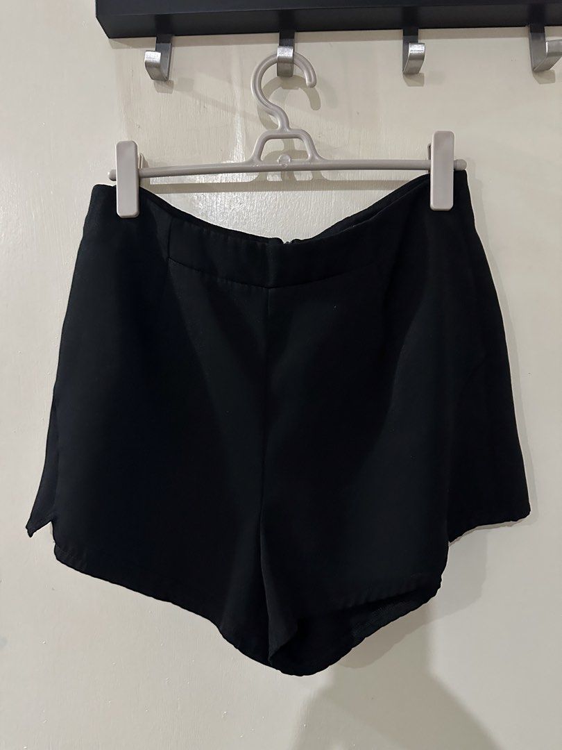 Black High Waisted Shorts (Category: Shorts) located in Manila. Submitted by bellevd (Listing ID 1447549017, Image 1). Description: - Classic black shorts - High-waisted design - Zipper closure at the back - Slight flare at the hem - Easy to pair with any top - Versatile for casual or dressed-up looks.