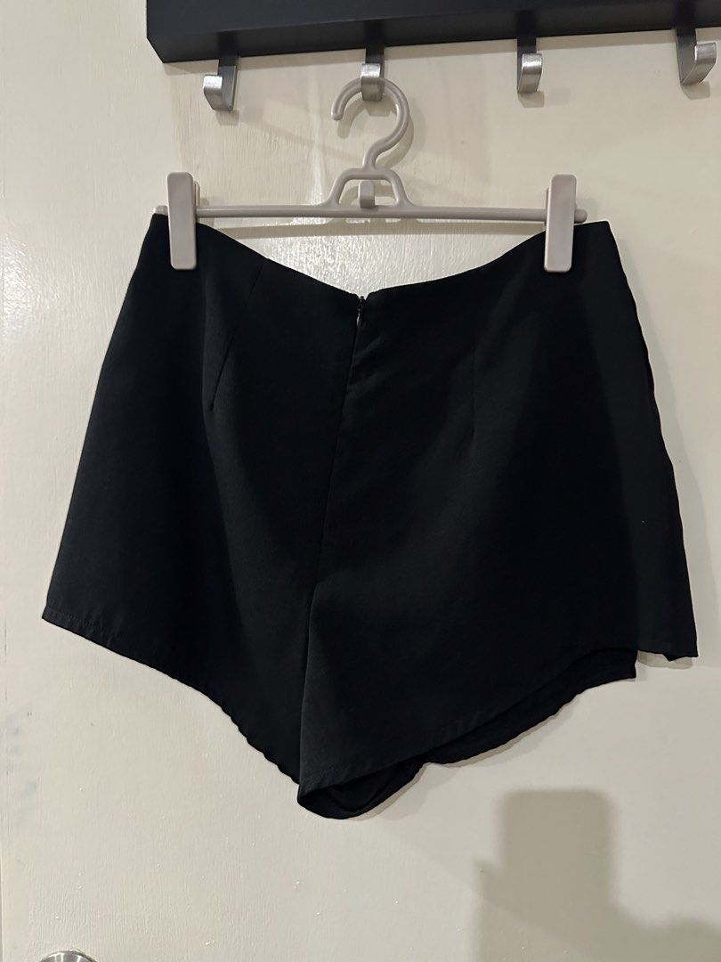 Black High Waisted Shorts (Category: Shorts) located in Manila. Submitted by bellevd (Listing ID 1447549017, Image 2). Description: - Classic black shorts - High-waisted design - Zipper closure at the back - Slight flare at the hem - Easy to pair with any top - Versatile for casual or dressed-up looks.