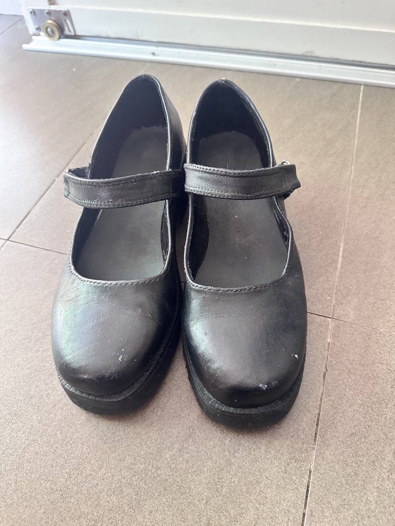 Black Platform Mary Jane Shoes (Category: Flats & Sandals) located in Tabuk. Submitted by classicseconds (Listing ID 1447551445, Image 2). Description: -pinacustomized ko po ito sa marikina, real leather. Bought for 2k+ - Classic black Mary Jane style - Chunky platform sole for a modern look - Secure single strap with buckle closure - Textured grip on the sole for stability - Perfect for adding an edgy touch to your fashion.