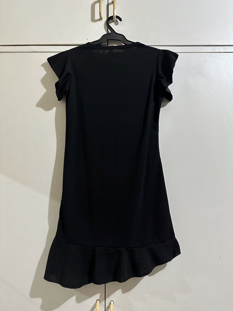 Black Ruffle Sleeve Dress (Category: Dresses) located in Mandaluyong City. Submitted by rosefran (Listing ID 1447574856, Image 2). Description: For Sale Preloved Black Ruffle Sleeve Dress Size: Small Price: 200 (negotiable) RFS: decluttering 🧾Payment through GCash/Maya/Fund transfer BPI 📍Location: Mandaluyong 🤝 Can do meet ups in Shaw Center Mall or SM Cherry Shaw 🚚 Shipping to be paid and arranged by buyer 📩DM for more details.