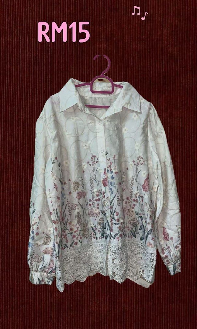 blouse bunga bunga (Category: Tops) located in Balok. Submitted by bashirahfatin (Listing ID 1447590237, Image 1). Description: cantik korang condition cun baru je beli!💕nak kurang lagi boleh💕.