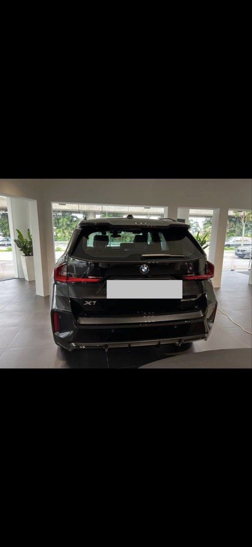 BMW X1 sDrive16i M Sport (A) (Category: Used Cars) located in Singapore. Submitted by thedavteo (Listing ID 1447524747, Image 3). Description: Full agent (Eurokars) maintained. Well maintain condition. Stylish and sleek looking exterior and interior. Features 1.5L 3 cylinder TwinPower turbocharged engine with 7speed DCT transmission producing 122bhp and max torque 230nm. Fuel consumption rated at 14.7km/l..
