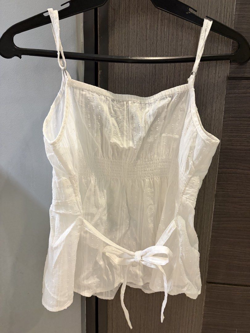 Brandy Melville White Tiffany Tank (Category: Blouses) located in Pasig City. Submitted by mnos_ (Listing ID 1447595507, Image 2). Description: used once only, bought in hong kong no flaws fist xs/s loc: pasig.