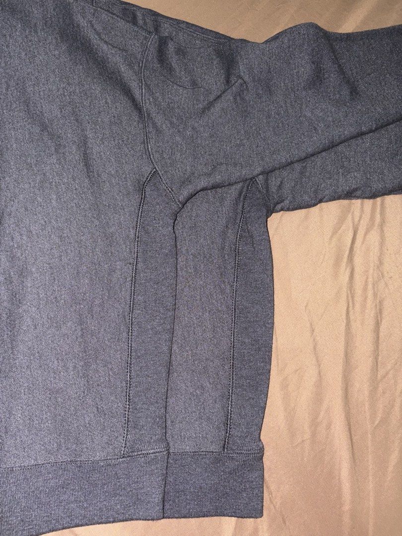 Champion Crewneck Sweatshirt - Dark Grey (Category: Coats, Jackets and Outerwear) located in Caloocan City. Submitted by lovedbymex (Listing ID 1447653450, Image 3). Description: - Champion Reverse Weave Crewneck Sweatshirt - Color: Dark Grey - Size: Large - Features classic Champion logo on the sleeve Rfs: Decluttering.