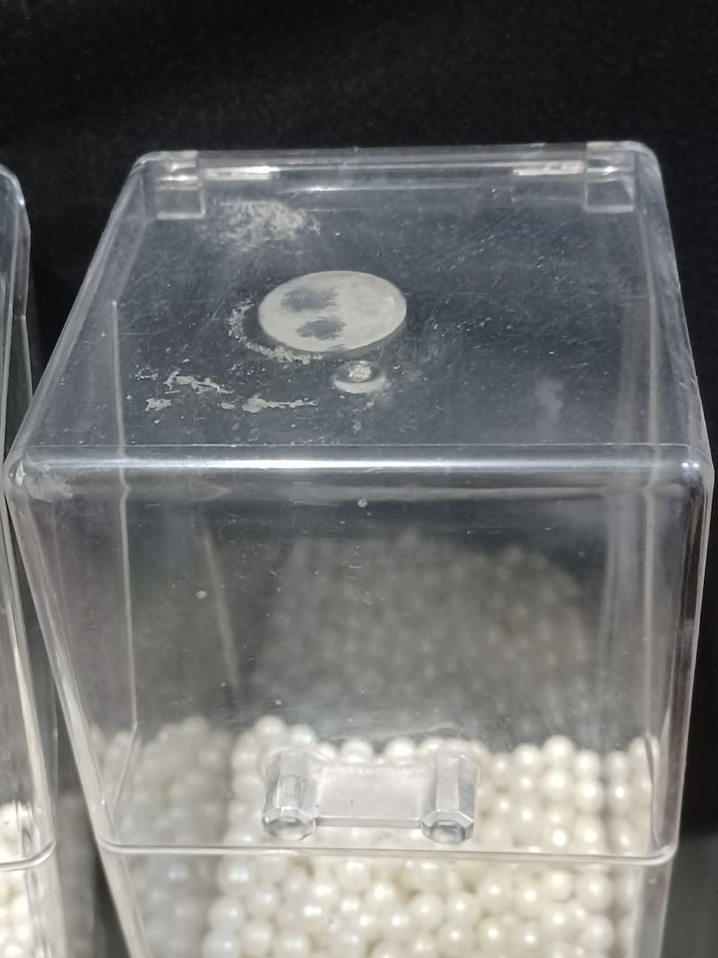 Clear Plastic Storage Containers with White Beads (Category: Storage Boxes & Baskets) located in Quezon City. Submitted by ianelles.closet (Listing ID 1447512321, Image 3). Description: - Set of 2 clear plastic storage containers - Features hinged lids for easy access - Filled with beautiful pearly white beads - Ideal for organizing makeup brushes - Round alcohol mark is the only "damage" sa item - Feel free to ask any questions!.
