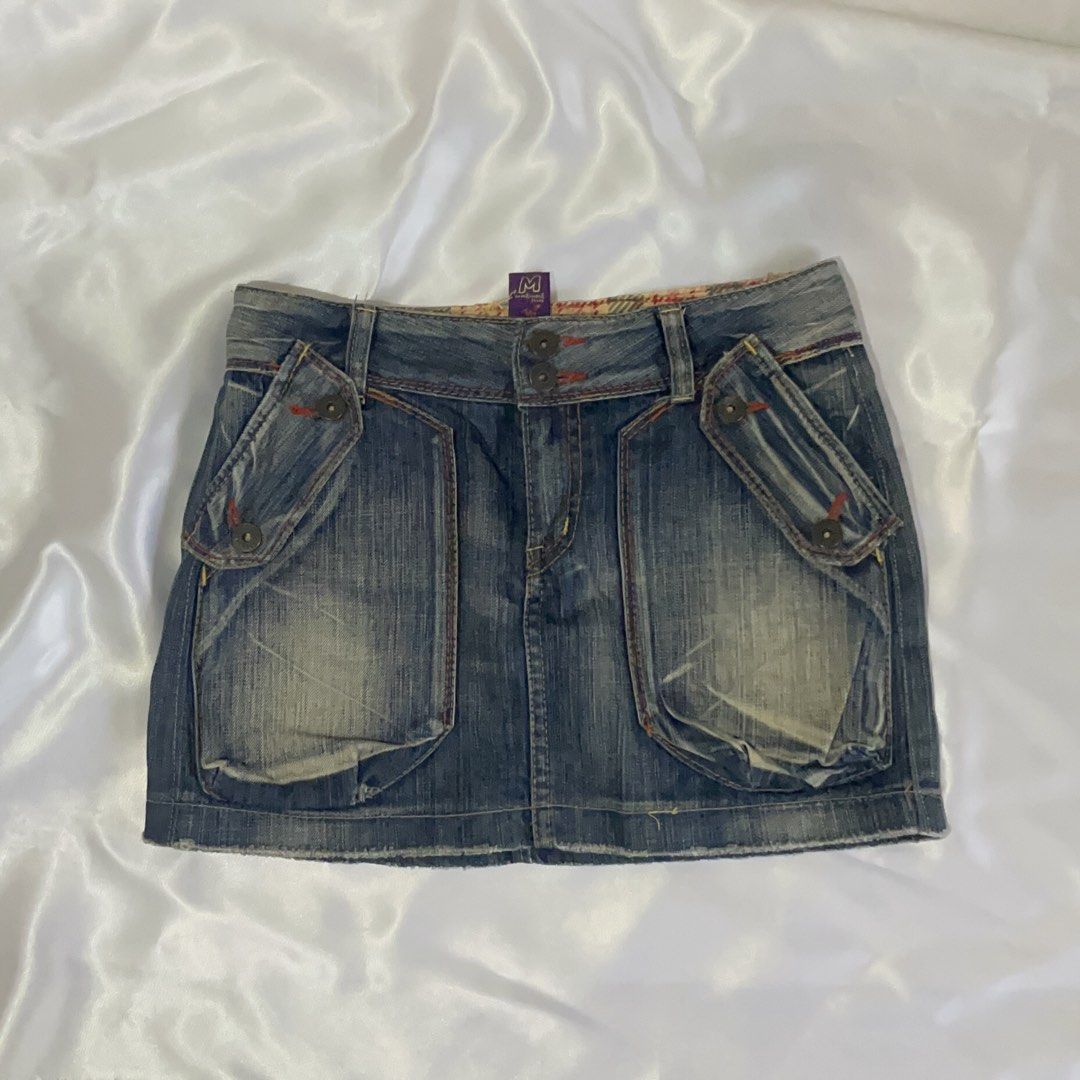 Cody Vintage Mini Skirt (Category: Skirts) located in General Santos City (Dadiangas). Submitted by mschic309 (Listing ID 1447580641, Image 1). Description: size: 24-25.