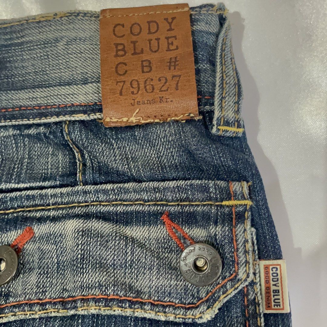 Cody Vintage Mini Skirt (Category: Skirts) located in General Santos City (Dadiangas). Submitted by mschic309 (Listing ID 1447580641, Image 3). Description: size: 24-25.