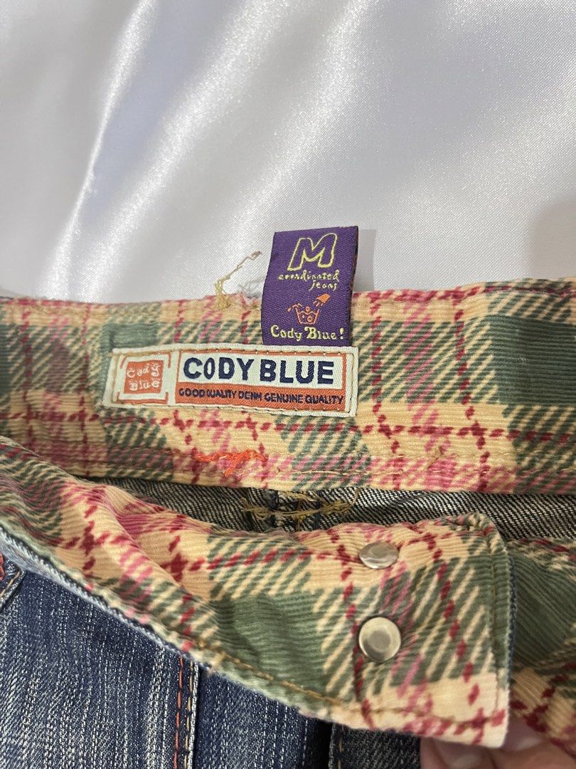Cody Vintage Mini Skirt (Category: Skirts) located in General Santos City (Dadiangas). Submitted by mschic309 (Listing ID 1447580641, Image 2). Description: size: 24-25.
