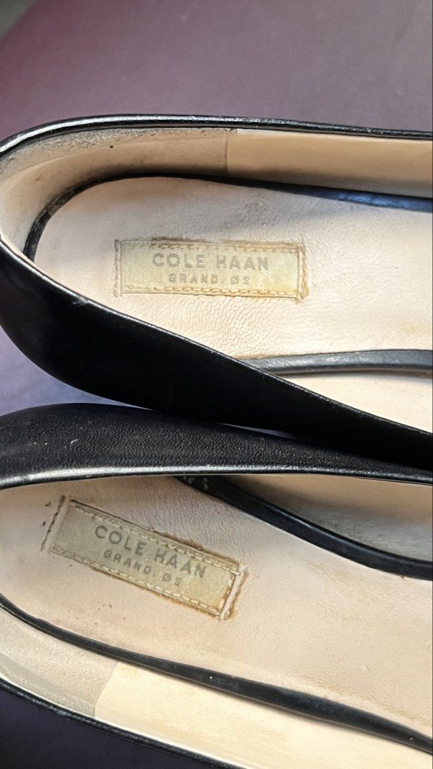 Cole Haan Black Leather Block Heels (Category: Heels) located in Bulacan. Submitted by rds.declutter (Listing ID 1447595315, Image 2). Description: - Brand: Cole Haan - Style: Black Leather Block Heels - Size: 8B - Technology: Grand.OS for comfort - Condition: Gently used, medyo madumi lang pero I can clean it before shipping😊 - Features: Gel inserts for added comfort - Versatility: Perfect for work or formal gatherings - NO FLAW, medyo madumi l