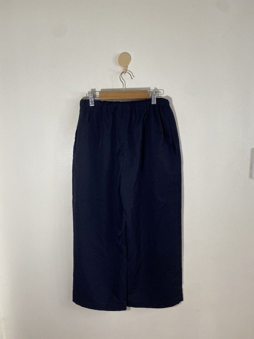 Comme Des Garcons AD2019 - Wide Cropped Wool Pants (Category: Trousers) located in Abucay. Submitted by jamesnike21 (Listing ID 1447576177, Image 2). Description: 📌Cdg Wide Cropped Pants 📌like new condition 📌size xs on tag 📌waist 28-34' 📌length 34' 📌leghole 10' 📌Slightly wrinkled due to storage 👍 📌The color of the product may differ from actual color depending on the type, condition of the display, surrounding light and other factors. 👍
