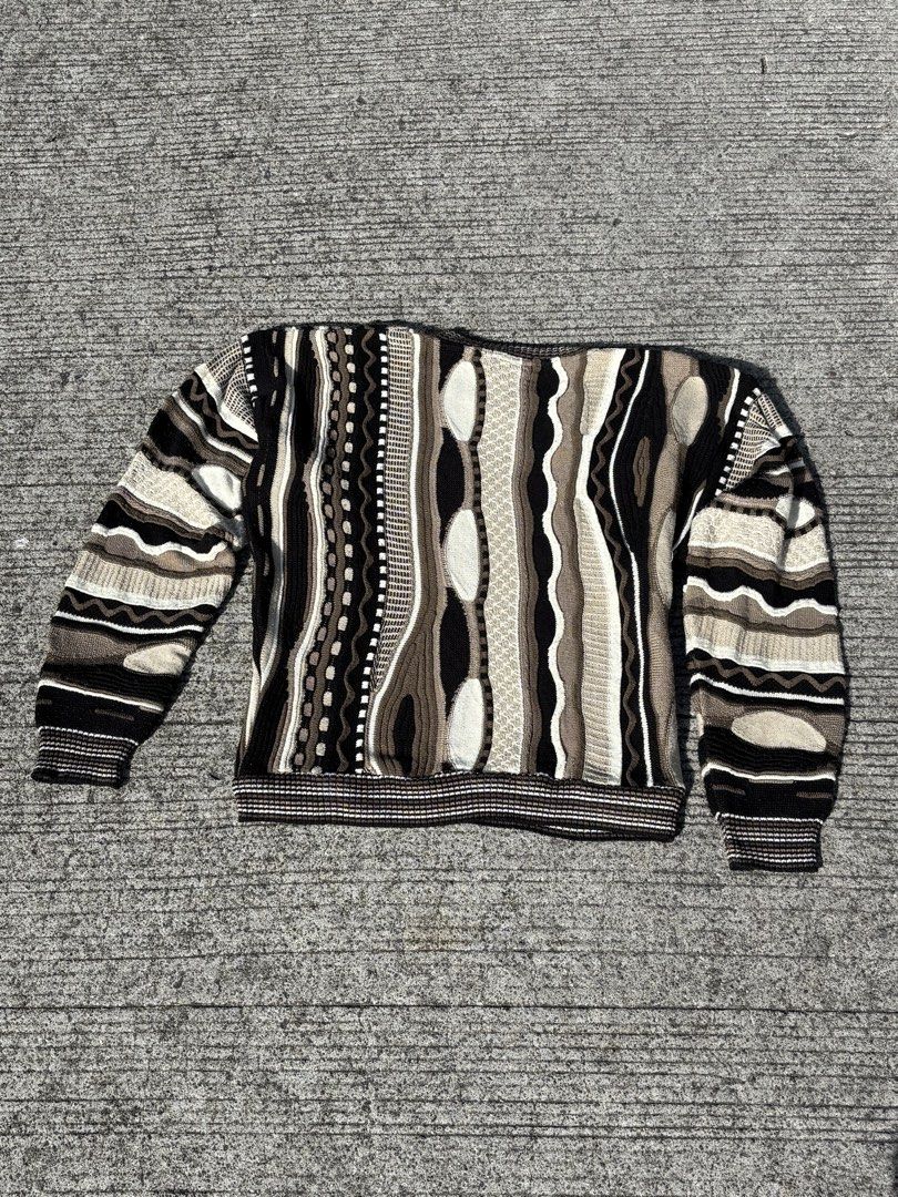 COOGIE LIKE SWEATER (Category: Coats, Jackets and Outerwear) located in Bacoor. Submitted by bootsknocker (Listing ID 1447616454, Image 2). Description: Length 26 width 23.5 authentic Guaranteed ✅ pass sa mahirap kausap 🚫 ₱4000🚫 ₱3500✅ Perfect Condition ✨ .
