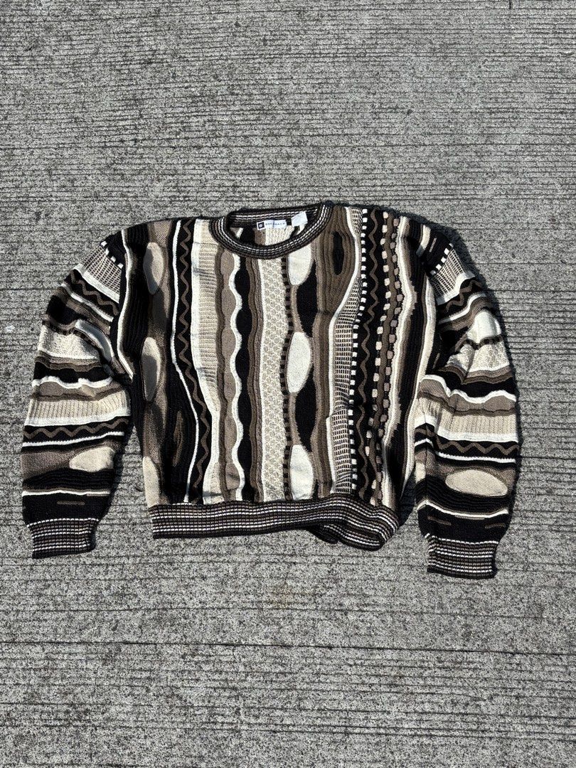 COOGIE LIKE SWEATER (Category: Coats, Jackets and Outerwear) located in Bacoor. Submitted by bootsknocker (Listing ID 1447616454, Image 1). Description: Length 26 width 23.5 authentic Guaranteed ✅ pass sa mahirap kausap 🚫 ₱4000🚫 ₱3500✅ Perfect Condition ✨ .