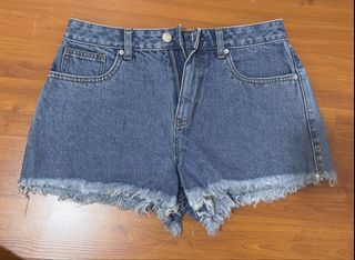 (Category: ) located in . Submitted by ck_thrifter (Listing ID 1447646285, Image 1). Description: .